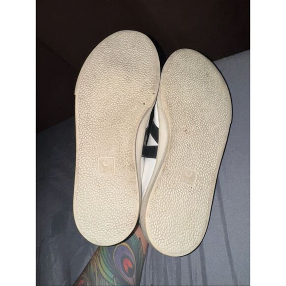 White leather classic Veja sneakers size 9 woman’s - Picture 7 of 10